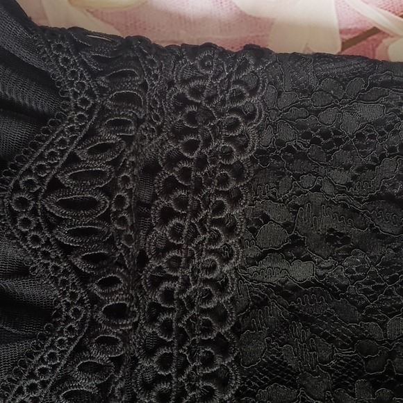Ake lace and tulle peplum top. Black, Size small. - Picture 10 of 15